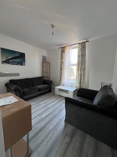 One Bedroom Flat in Surrey Quays available NOW!  Main Photo