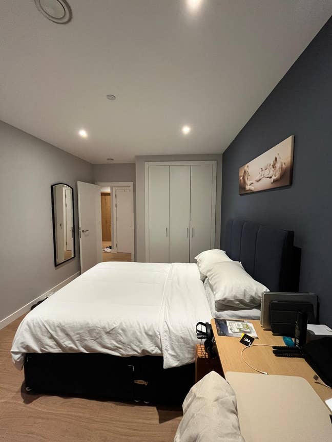 Double Room with Private Bathroom/ Portlands Place Main Photo