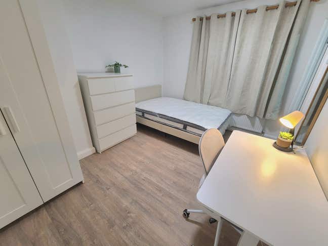 *Students Only* Ensuite Rooms - 12 mins to Uni Main Photo