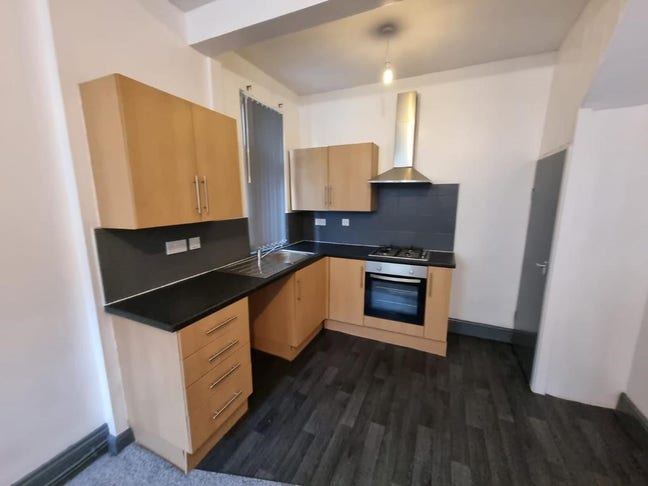 Modern and recently rennovated 2 bedroom house Main Photo