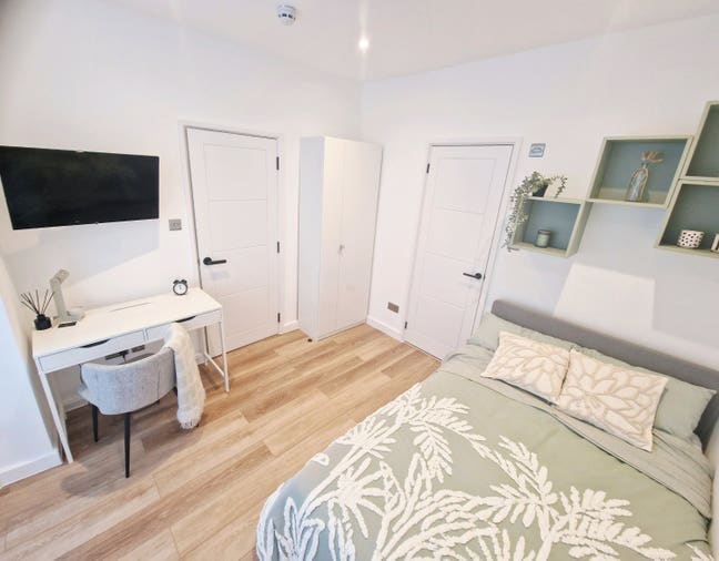 Lovely Ensuite  Room  PO2 Main Photo