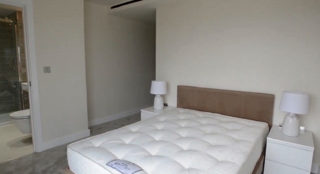 Room available in 2 bed flat - 5 mins to Colindale Main Photo