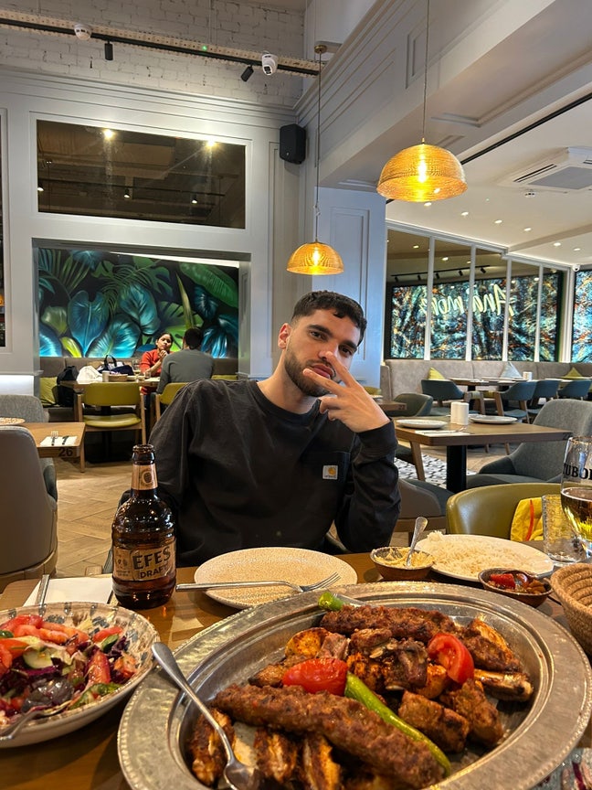 I am a professional male aged 29. I am lookin... Main Photo