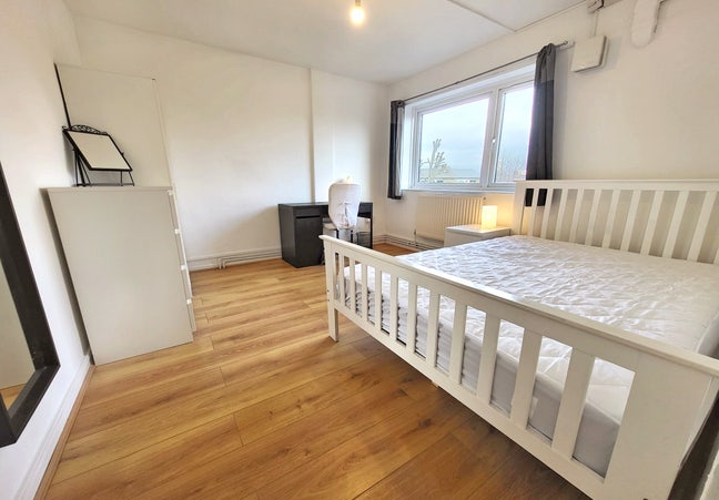 Very Large & Spacious Double Room Main Photo