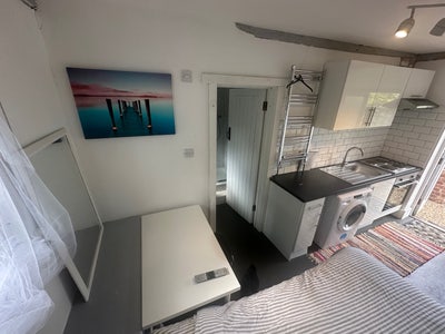  Luxury Studio student professionalCranfield MK43  Main Photo