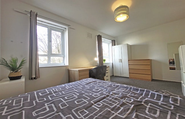 Huge Double in cozy Flat with LivingRoom & Balcony Main Photo