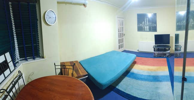Spacious double room in a flat at NW2 Main Photo
