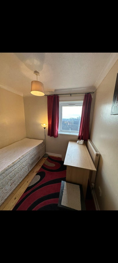OCTOBER bright warm single room avail free parking Main Photo