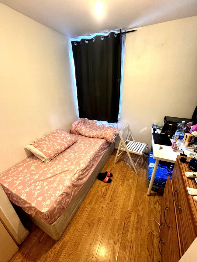 Bright Single Room to Rent in Bow, East London Main Photo