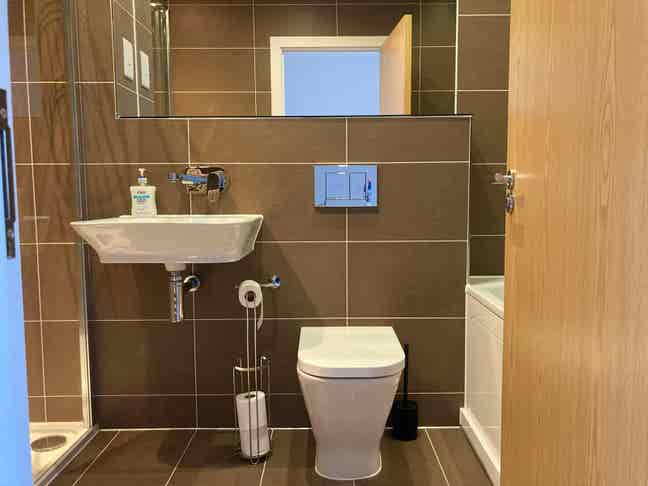 Luxury Rooms in High Wycombe – Ensuite & Balcony  Main Photo