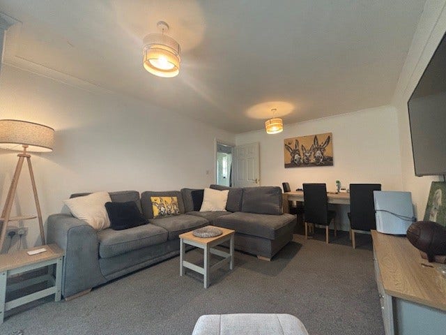 Double Bedroom  Main Photo