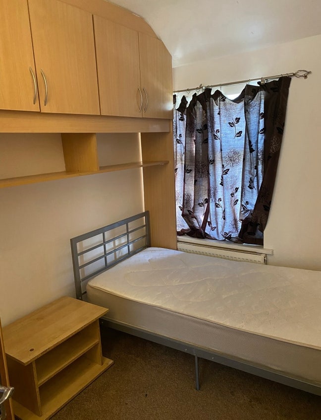 Single Room in Hayes Town Main Photo
