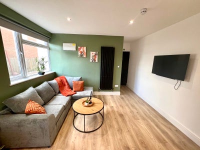 ✨ Newly Refurbished House Share – Stylish Rooms ✨ Main Photo