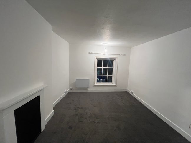 ROOM TO LET Main Photo