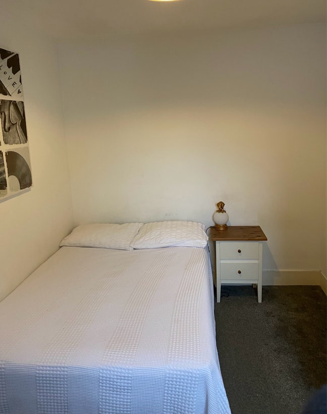 Bright Furnished Double Room in Great Location. Main Photo