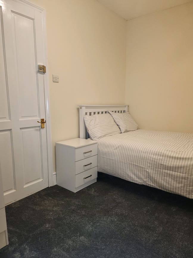Double room available shared house Main Photo