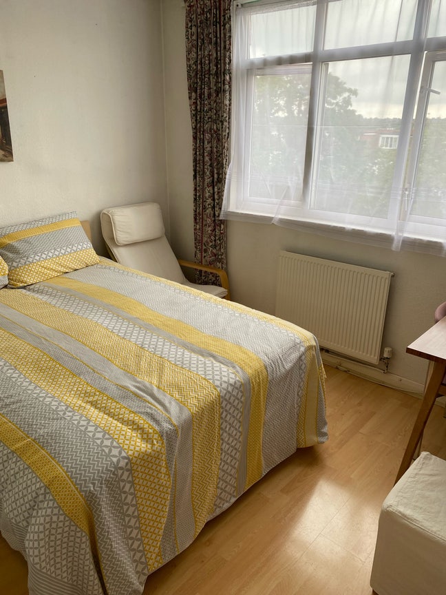   One nice clean rm females preferred - no bills   Main Photo