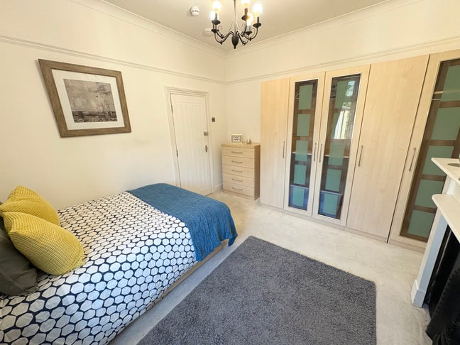 2  Double Rooms South Woodford-Stn a Short Walk Main Photo
