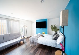 Cozy Flat with 1 double bed (All bills included) Main Photo