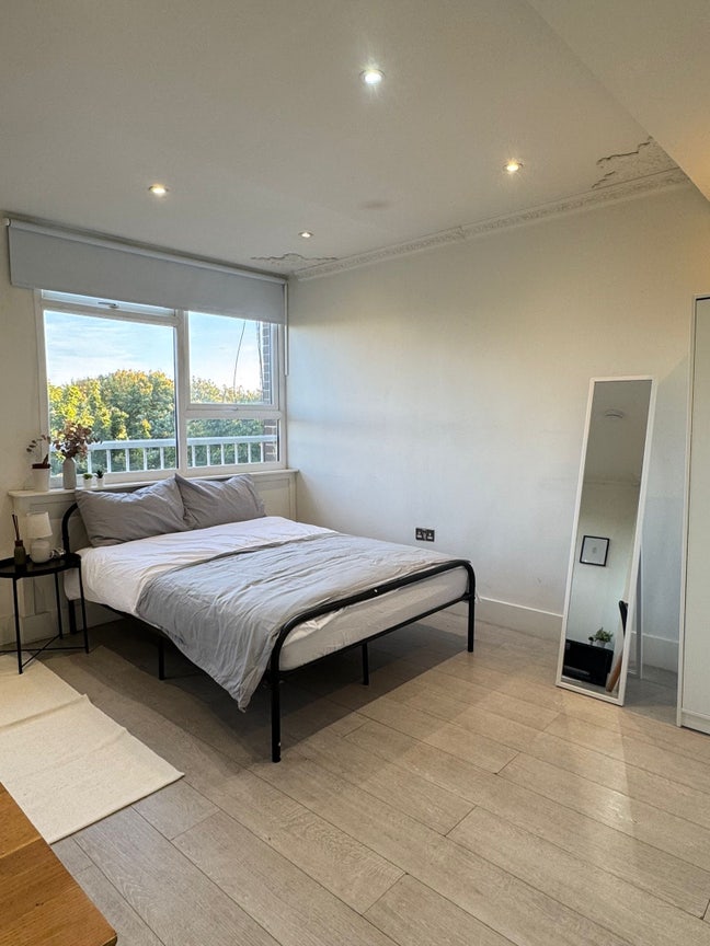 Spacious Double Room- West Hampstead  Main Photo