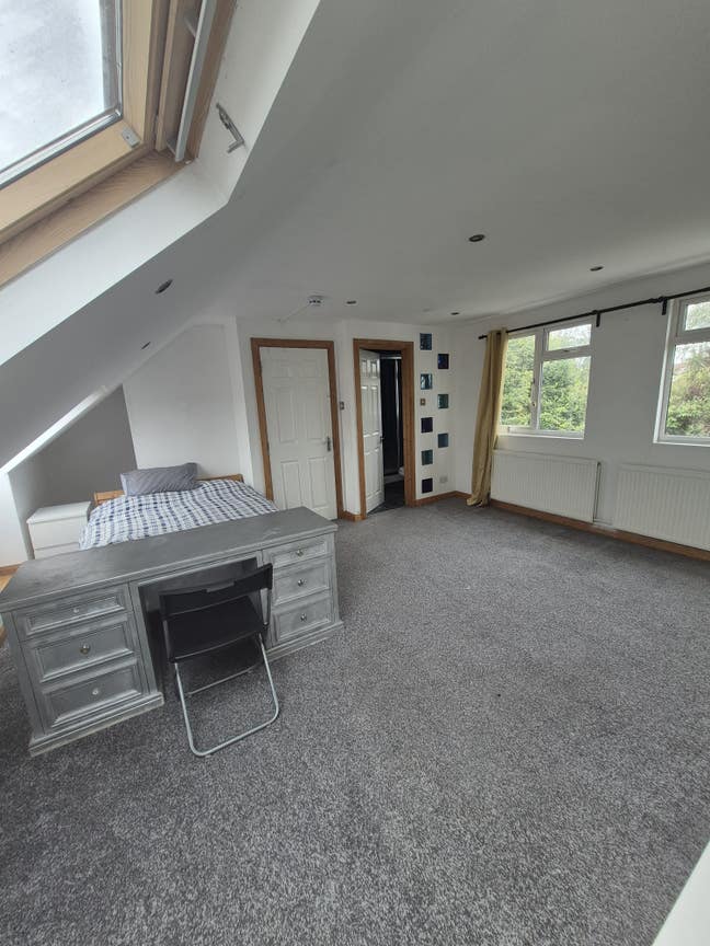 Furnished large en-suite Main Photo