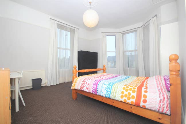Double Room Available in a Profesional House Share Main Photo