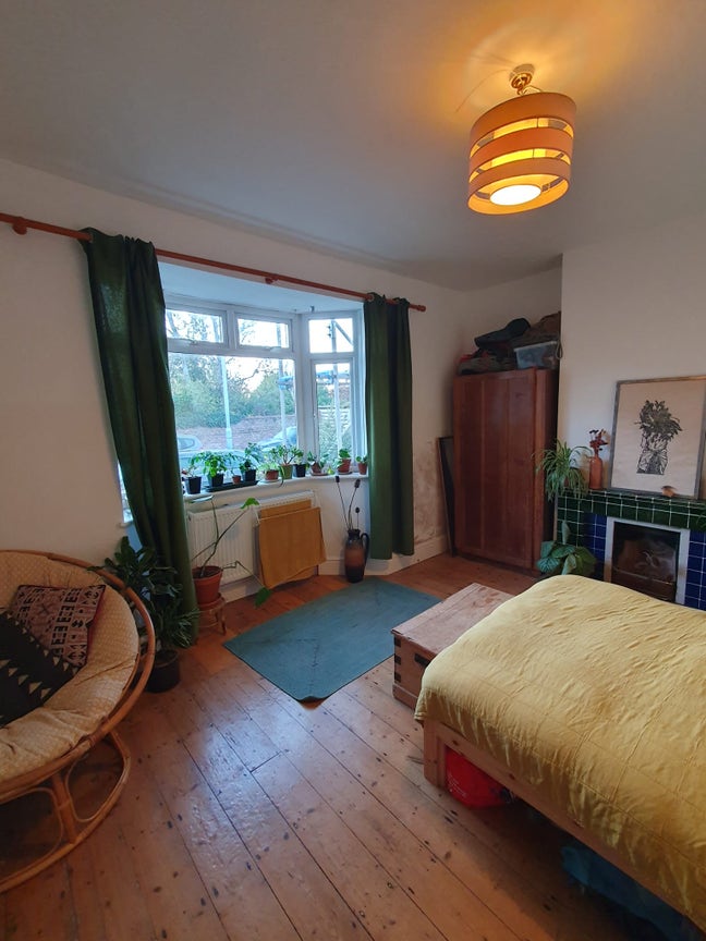Light and spacious double just off Gloucester Road Main Photo