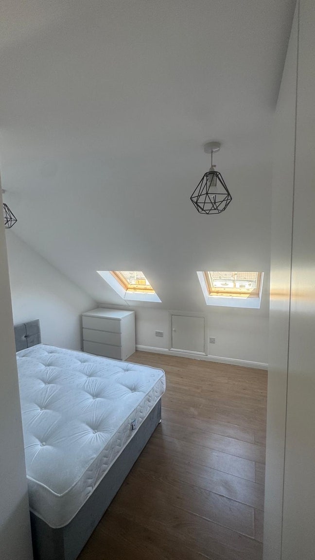 🛏️ Double room to let in- Colindale  Main Photo