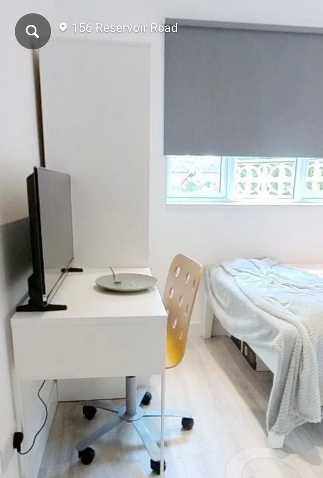 I Need a New Tenant to Replace Me -En-Suite Room Main Photo
