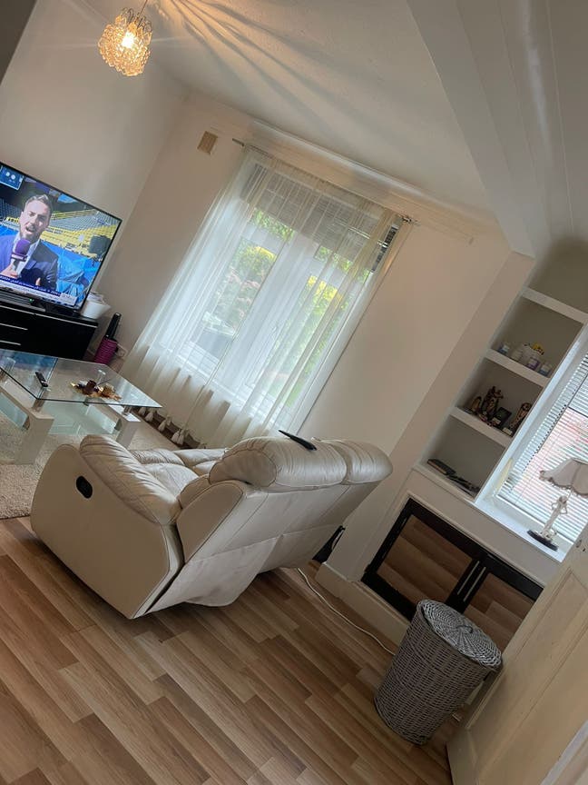 2 bedroom flat with all bills included  Main Photo