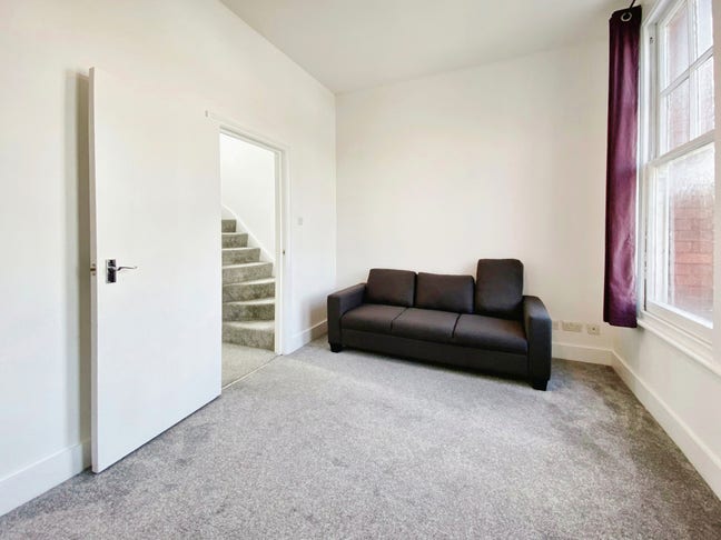  Stunning 1 bed house spread over 3 floors Main Photo