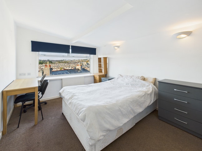 Double Room Available Within a Profesional House Main Photo