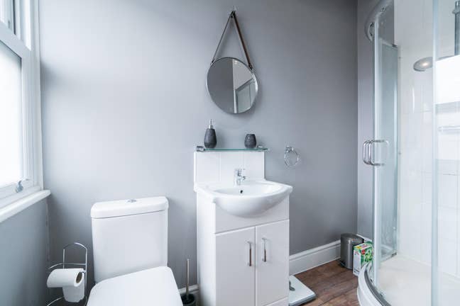 A Spacious Double Ensuite Room Available  Main Photo