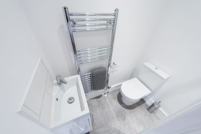 🍂 Autumn Sale! 🍂 Ensuite Room Available Now Main Photo