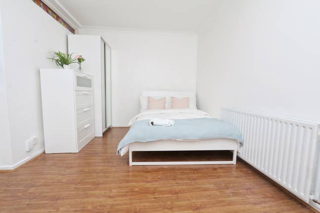 🏡 Cozy Room Just 2 Stops from Shoreditch!🏡  Main Photo