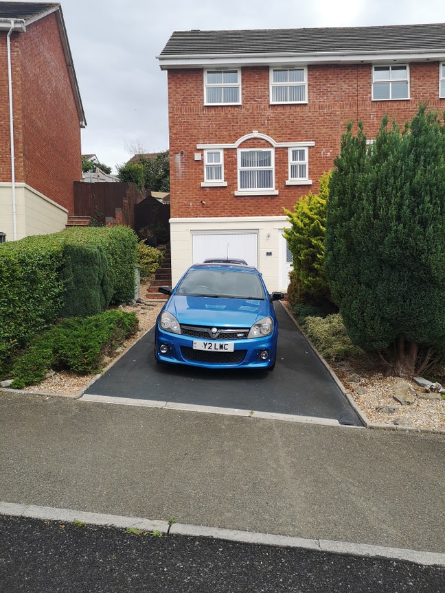 Modern town house Main Photo