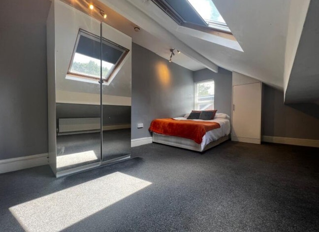 1 Bed Fully Furnished Flat - Meanwood Road, Leeds Main Photo