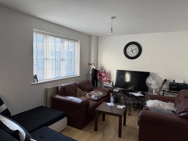 Double Bedroom / London SE15 Main Photo
