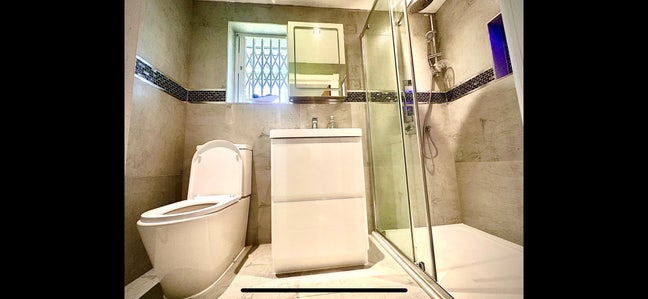 Luxury Double Room With King Bed for Rent Main Photo