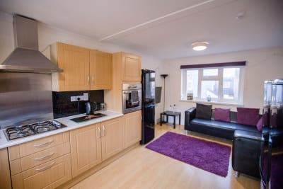 Huge Double Room - Female Household.  Main Photo