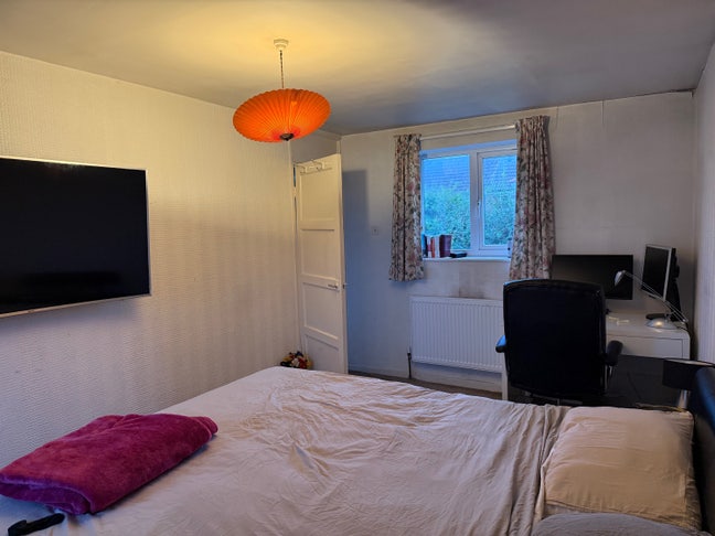 Spacious Room to Rent in 2-Bedroom House Main Photo