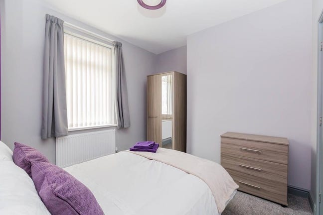 Double Ensuite Room- Old Mill Ln., Barnsley Main Photo