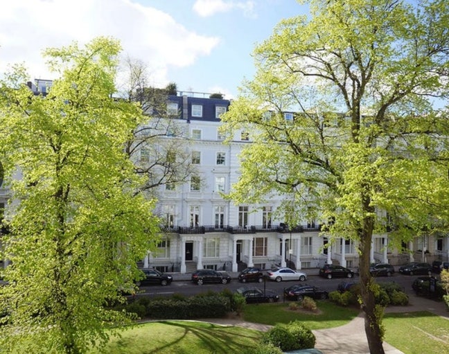 Lovely Notting hill flat overlooking garden square Main Photo