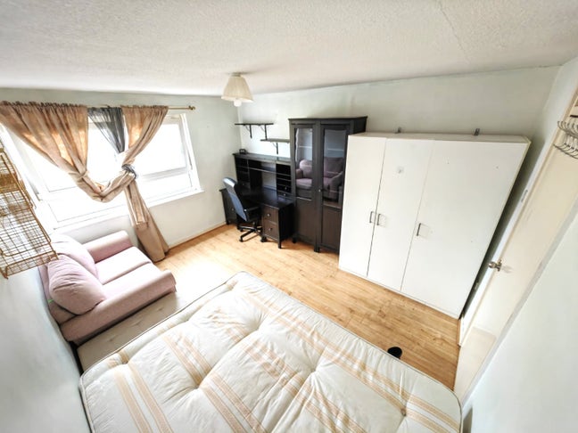 Double room in E12 5QU Main Photo