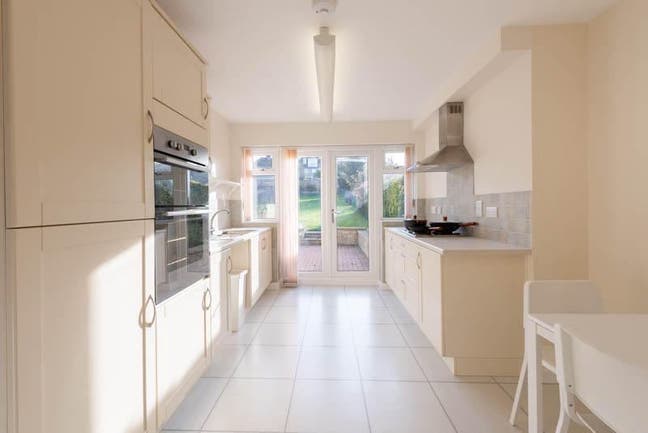 Spacious Double Room Available on Marston Road Main Photo