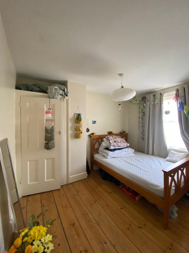 Bright double & single rooms central Whitstable  Main Photo