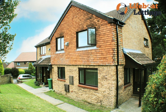 One bedroom house in the popular town of Hythe Main Photo