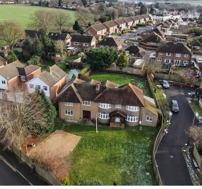  2 Double Bedrooms Available – HP12 4QZ   Main Photo