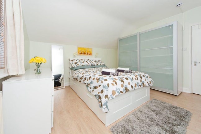 One Bed Flat with Bills Included in NW2 Main Photo