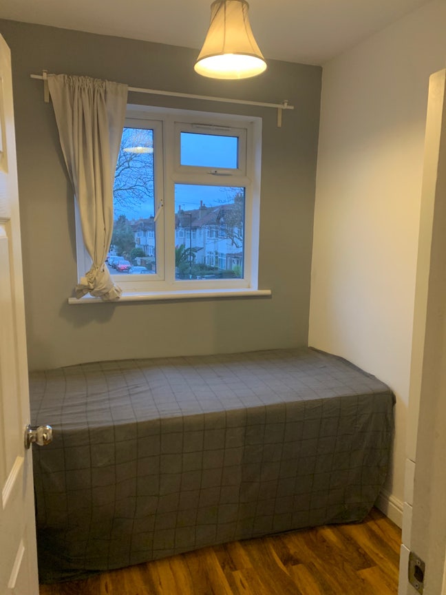 Single room 20min to Victoria  Main Photo